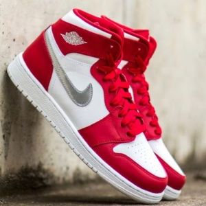 BOYS AIR JORDAN 1s HIGH TOP